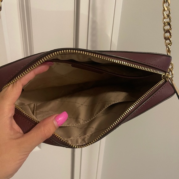 Michael Kors burgundy jet set crossbody bag - Picture 9 of 9